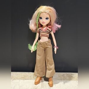 Moxie Girlz Camping Adventurez Archery Champion‎ Doll 2009 Collectible  Toy